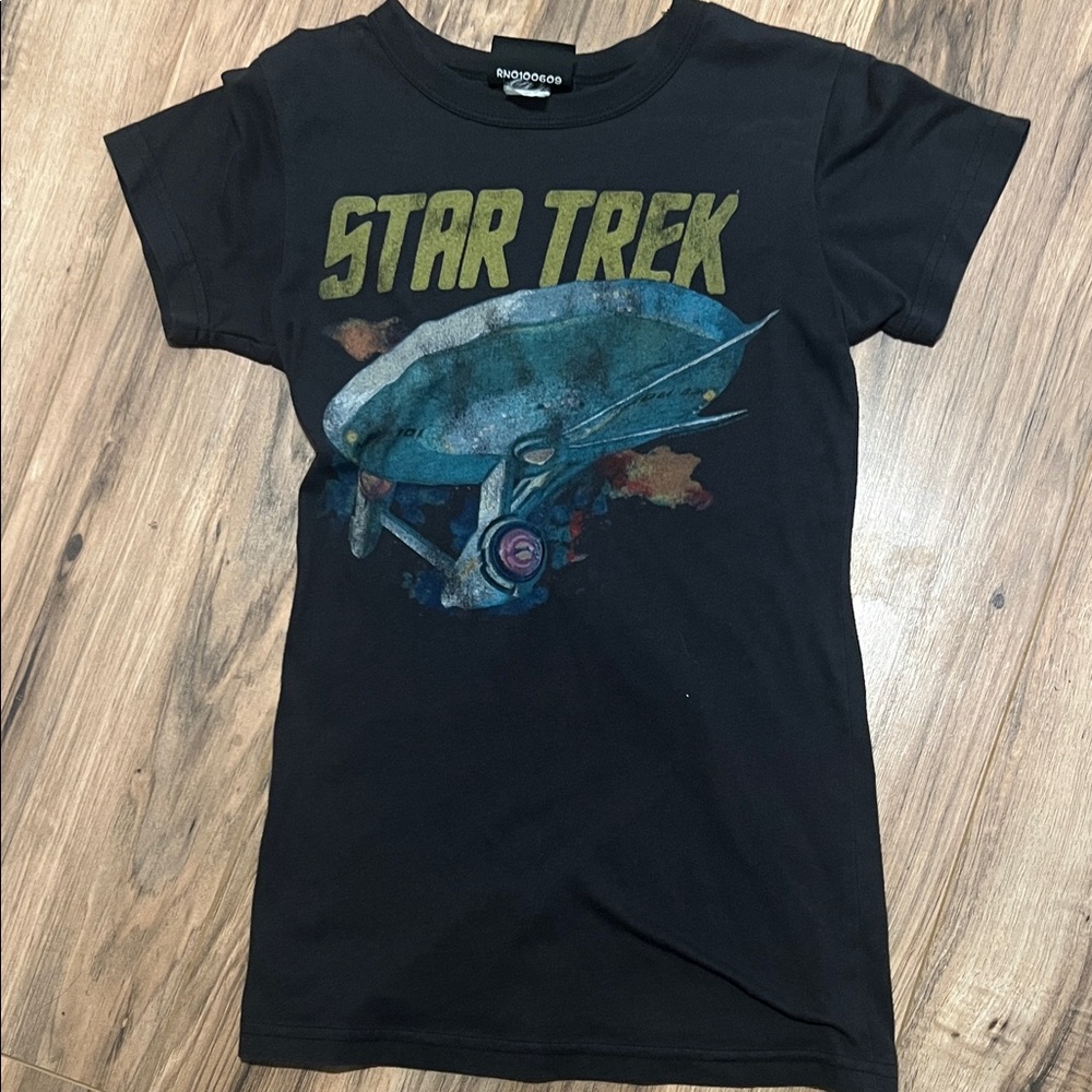 Star Trek shirt
Good condition 
Size small
